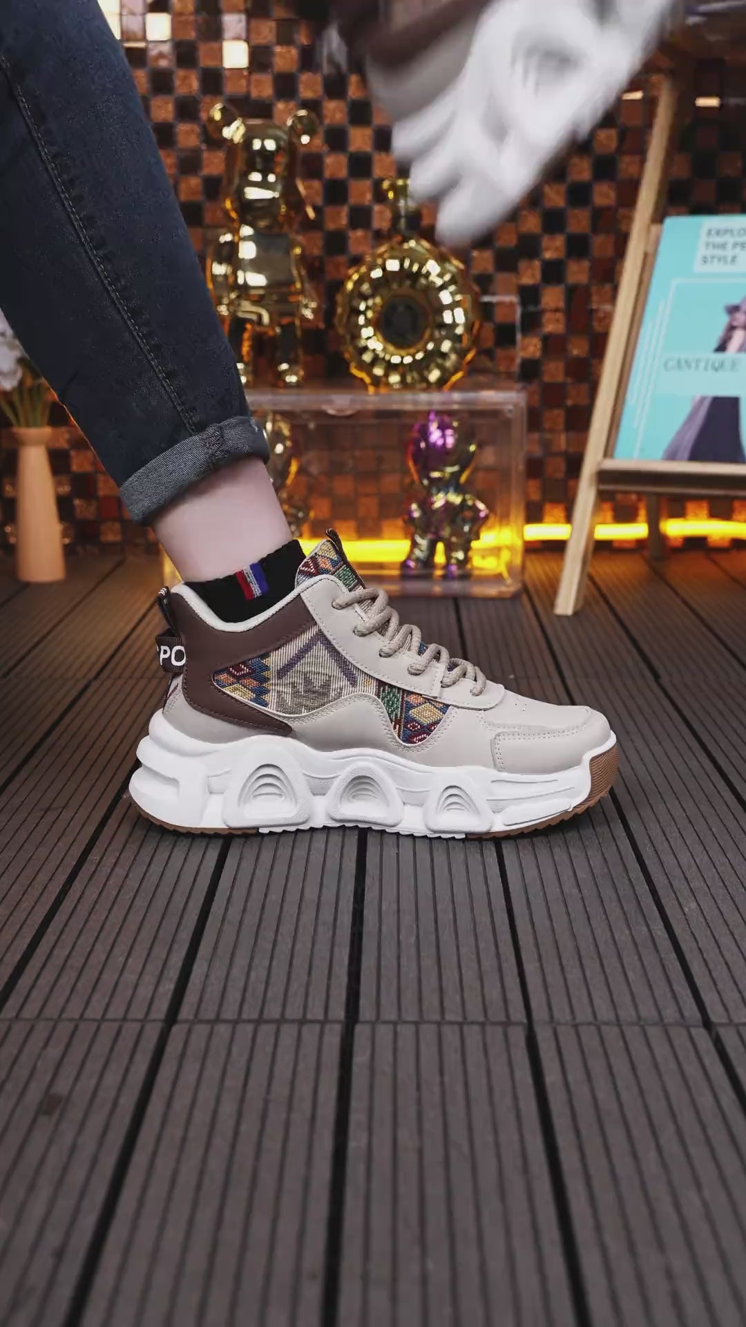 VANDAL | THE REBEL 01